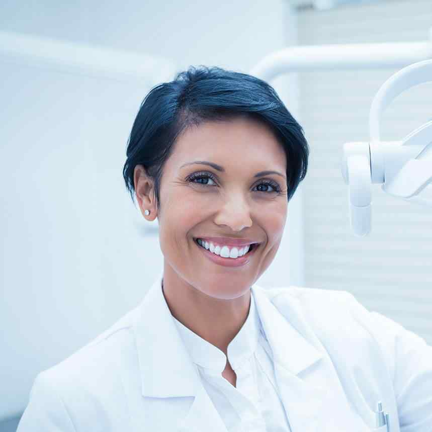 https://www.damicostudiodentistico.it/wp-content/uploads/2020/02/doctor-01.jpg