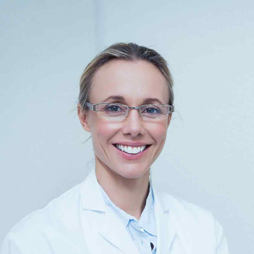 https://www.damicostudiodentistico.it/wp-content/uploads/2020/02/doctor-02.jpg